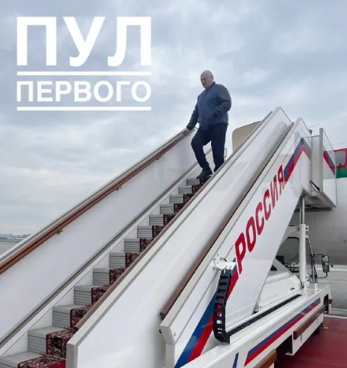 Лукашенко після чуток про хворобу знову прибув до Путіна в Москву: на фото помітили "нюанси"